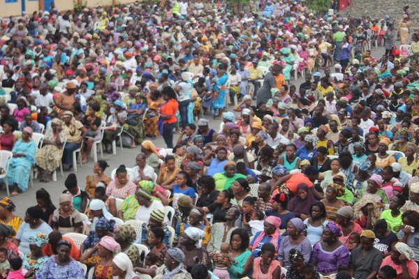 Day Star Love At Easter. Pastor Sam Adeyemi. The Daystar Christian Centre Feeds Needy, Widows, Orphans And Families At Easter Programme.