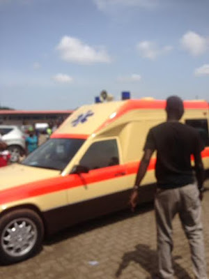 Over 3000 Ghanaians gathered at the Jubilee Park in Kumasi yesterday April 12th to watch a spiritual battle between Bishop Dr. Daniel Obinim, Founder and General Overseer of International Gods Way Church (IGWC) and Okomfo Yaw Appiah, a native doctor.