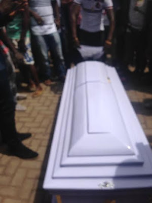 Over 3000 Ghanaians gathered at the Jubilee Park in Kumasi yesterday April 12th to watch a spiritual battle between Bishop Dr. Daniel Obinim, Founder and General Overseer of International Gods Way Church (IGWC) and Okomfo Yaw Appiah, a native doctor.